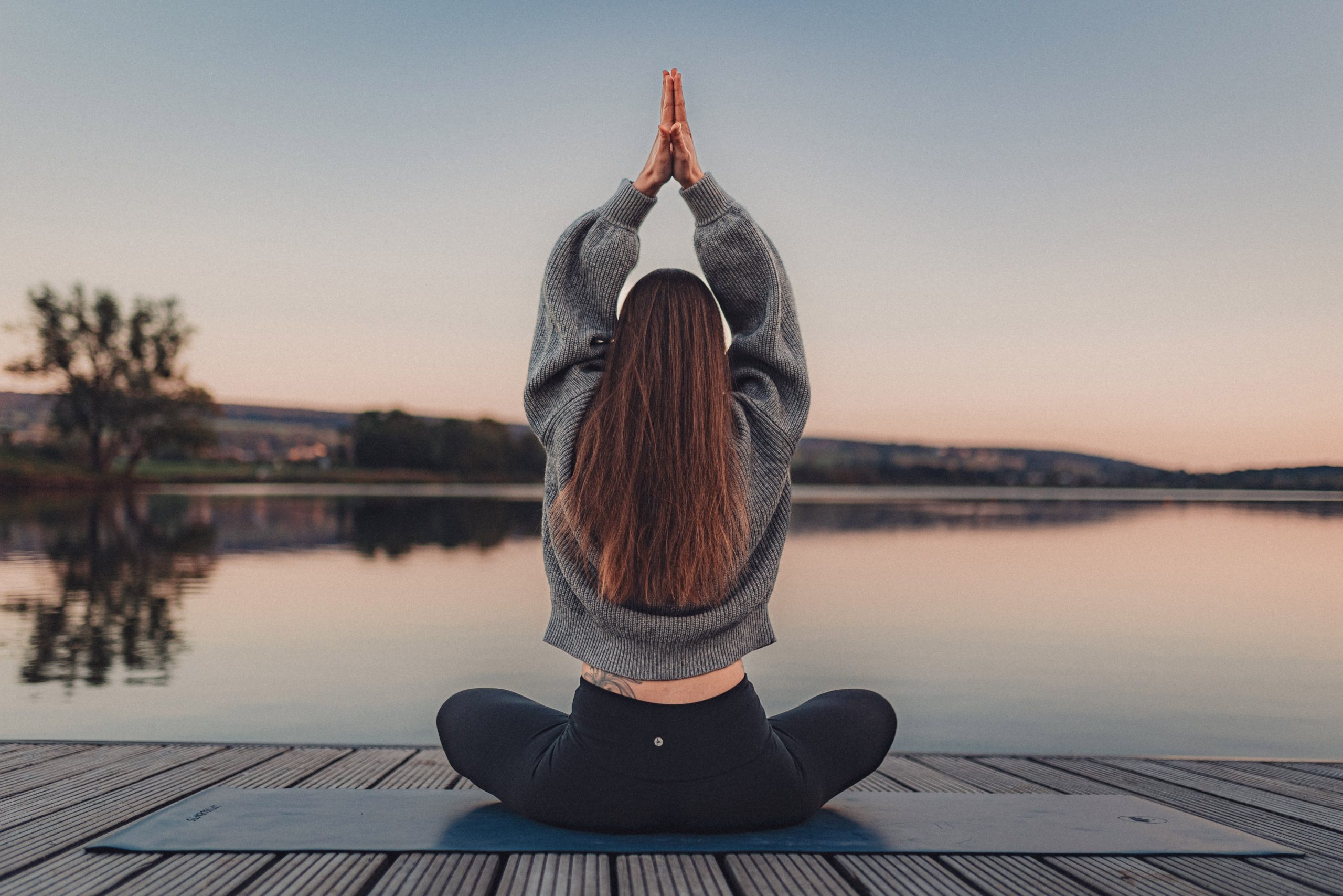 Was heißt eigentlich Namasté – und warum begrüßen wir uns im Yoga so?